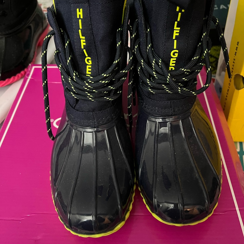 Sneakers - Picture 2 of 3